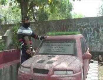 Viral..!! Nisan Berbentuk Mobil BMW di Pemakaman Gunung Sempu